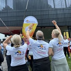 Die stolzen Teilnehmer*innen des 13. Social Business Night Run + Walk