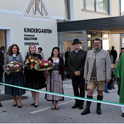 Eröffnung Kindergarten Öblarn im neu renovierten Gebäude mit Eröffnungsband