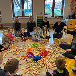 Kindergartenleiterin Blattl, KIP Mileda, Bgm.in Walch, Diakon und Handlungsbevollmächtigter für Pastoral Garber