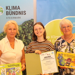 Eine Urkunde füEine Urkunde für Lena Dawkins (Pfarrkindergarten Graz- St. Lukas) für den erfolgreichen Abschluss des Klimaschutzlehrgangs - wir gratulieren!