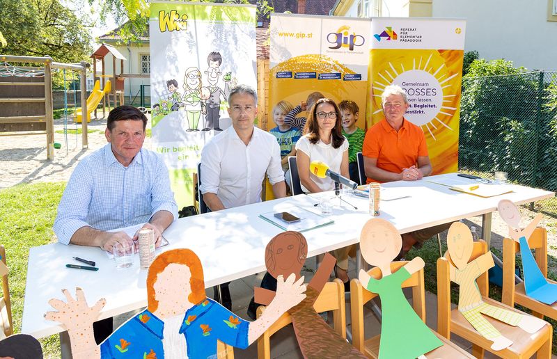 Harry Schiffer Photodesign, HARRY SCHIFFER PHOTODESIGN (v.l.n.r.) Christian Leitner (Wiki), Stadtrat Kurt Hohensinner, Alexandra Strohmeier-Wieser (REfEP), Peter Schwarz (GiP)