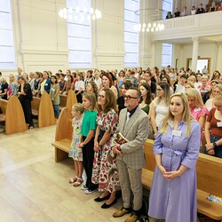 Die Teilnehmer*innen und in der ersten Reihe die Geschäftsführung