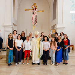 Gruppenfotos mit Diözesanbischof Dr. Wilhelm Krautwaschl