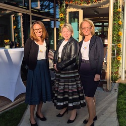 Mitarbeiter*innen der Geschäftsstelle und Geschäftsführerin Alexandra Strohmeier-Wieser