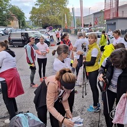 Die stolzen Teilnehmer*innen des 13. Social Business Night Run + Walk