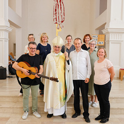 Gruppenfotos mit Diözesanbischof Dr. Wilhelm Krautwaschl