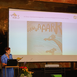 Karin Weninger-Stößl stellt Bücher zu Emotionen vor