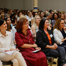 Die Teilnehmer*innen und Vortragenden der Auftaktveranstaltung