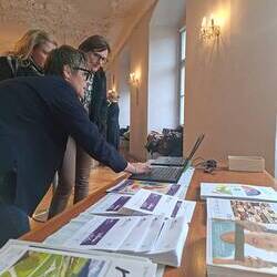 Austausch der Teilnehmer*innen und den Mitarbeiter*innen der Geschäftsstelle