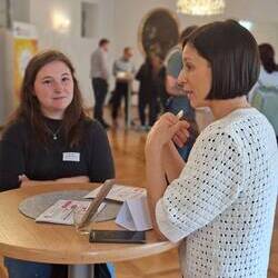 Austausch der Teilnehmer*innen und den Mitarbeiter*innen der Geschäftsstelle