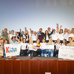 Gruppenfoto beim MEGA-Finale in Wien