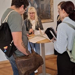 Informationen durch Sarah Pelzmann erhalten