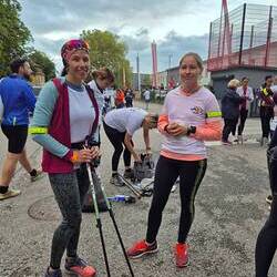 Die stolzen Teilnehmer*innen des 13. Social Business Night Run + Walk