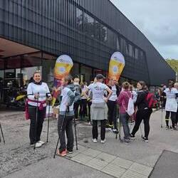 Die stolzen Teilnehmer*innen des 13. Social Business Night Run + Walk