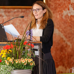 Podiumsworte durch die Geschäftsführung Alexandra Strohmeier-Wieser